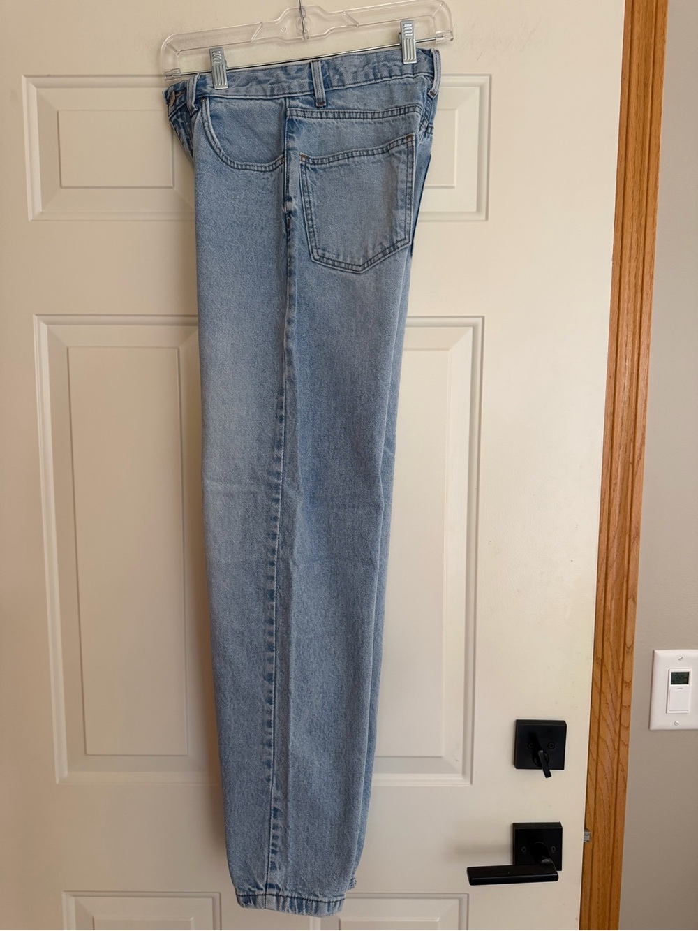 Cotton On loose straight high rise light wash full length denim jean. Size 2 - Picture 4 of 12